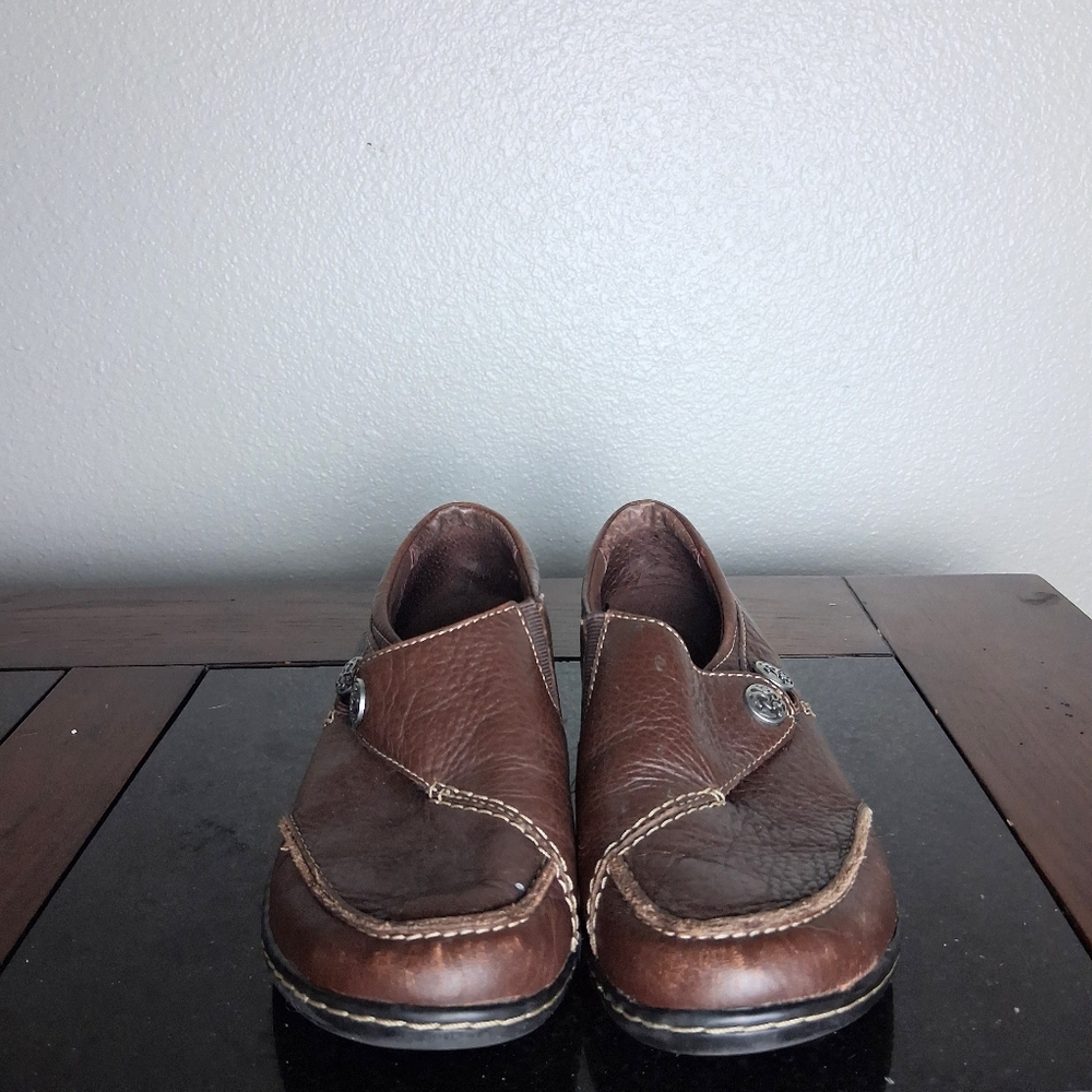 Clarks Womens Size 7 Brown Shoes Leather Upper/Balance Man Made 2 Button Detail